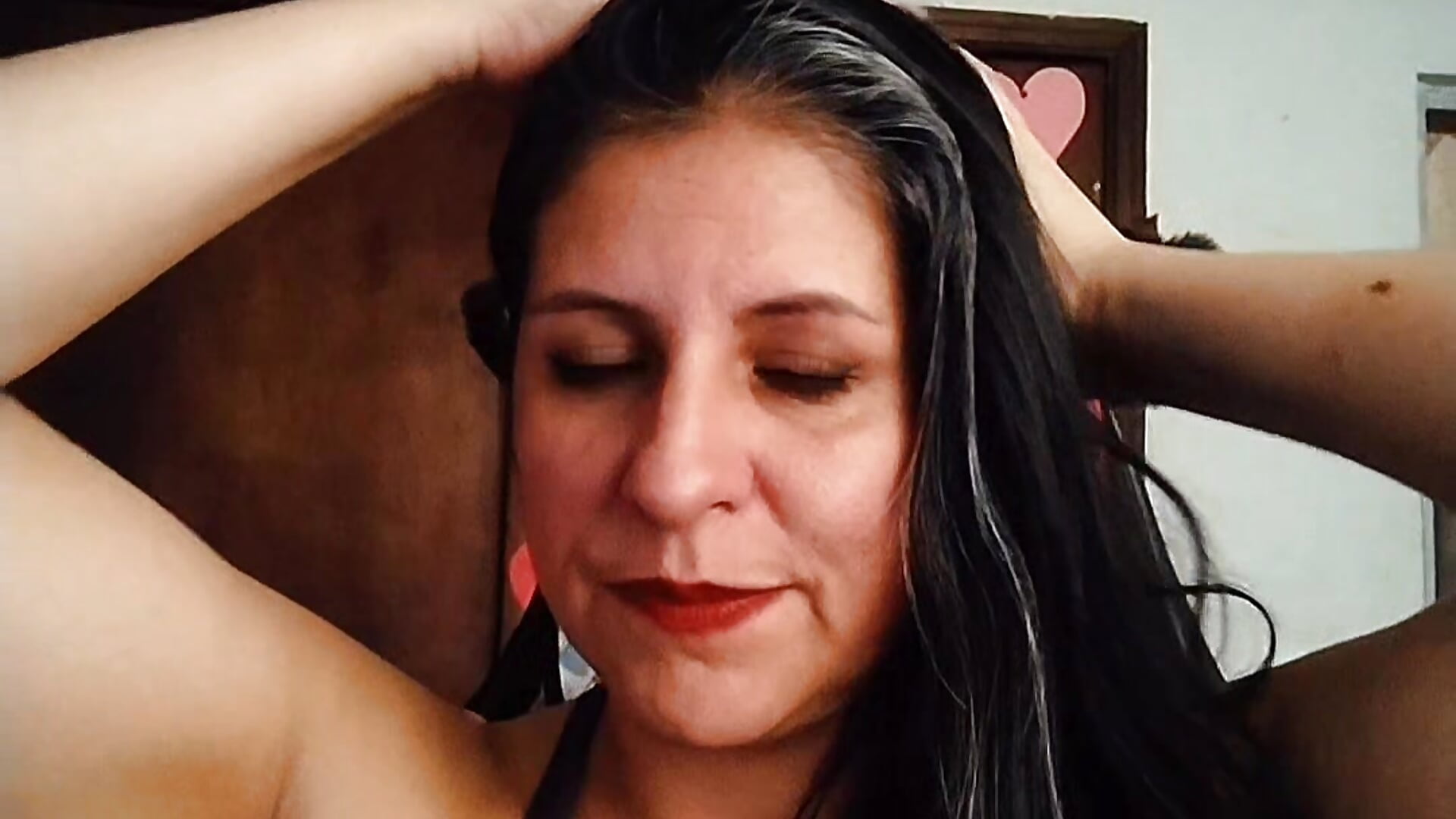 Salu2 – video od webkamerové modelky LucifernandaSw