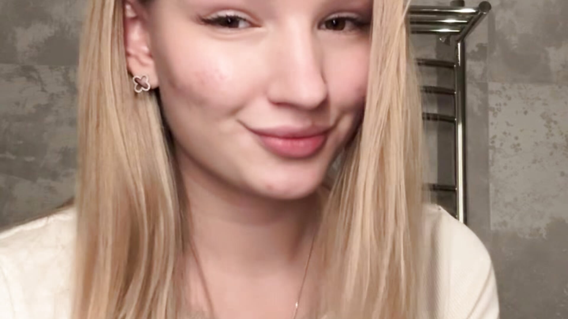 luv it - video by CassieRayss cam model