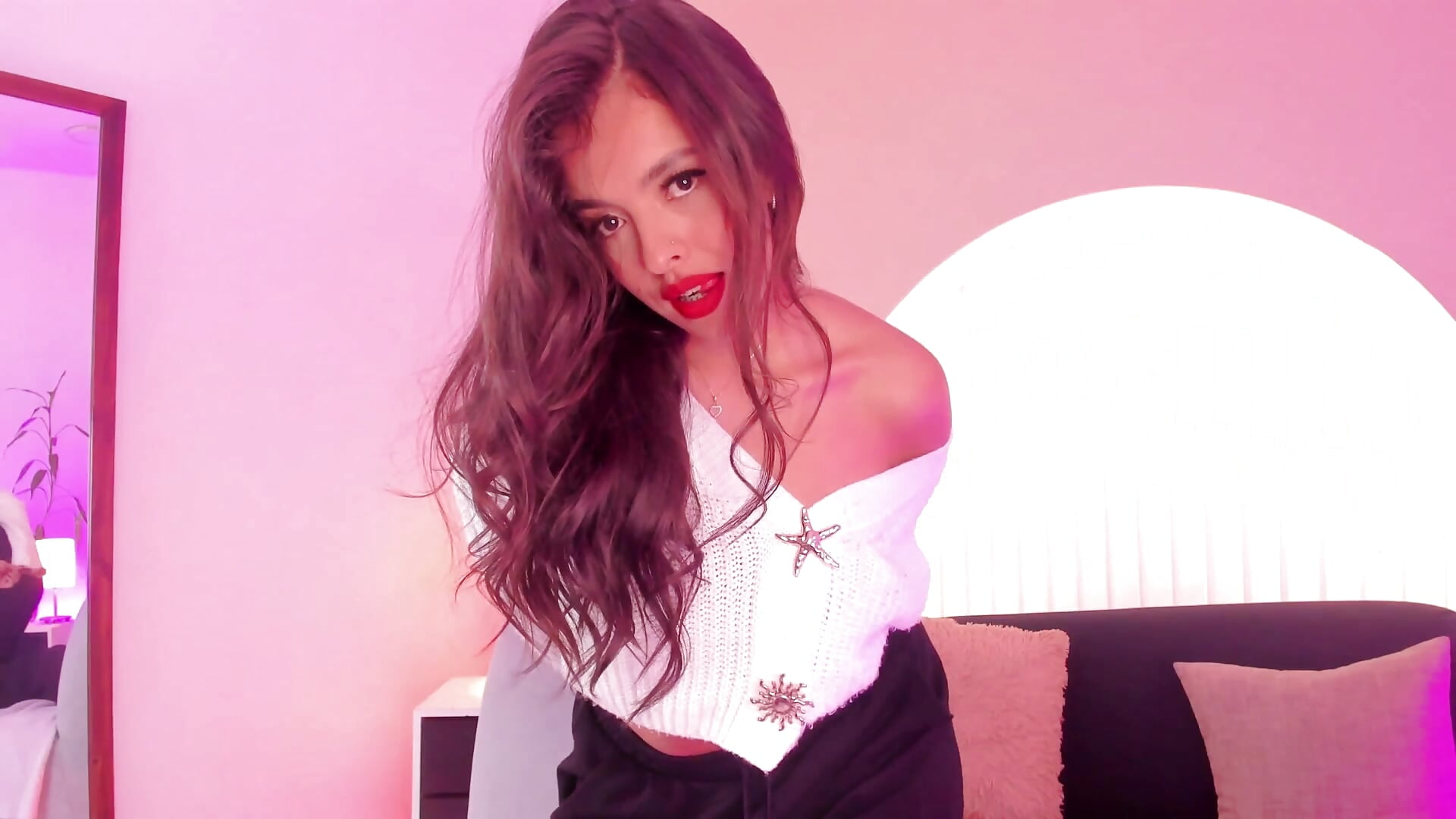 LEND ME YOUR MOUTH... 💋👀💥 - video oleh martina_duque_ kamera model