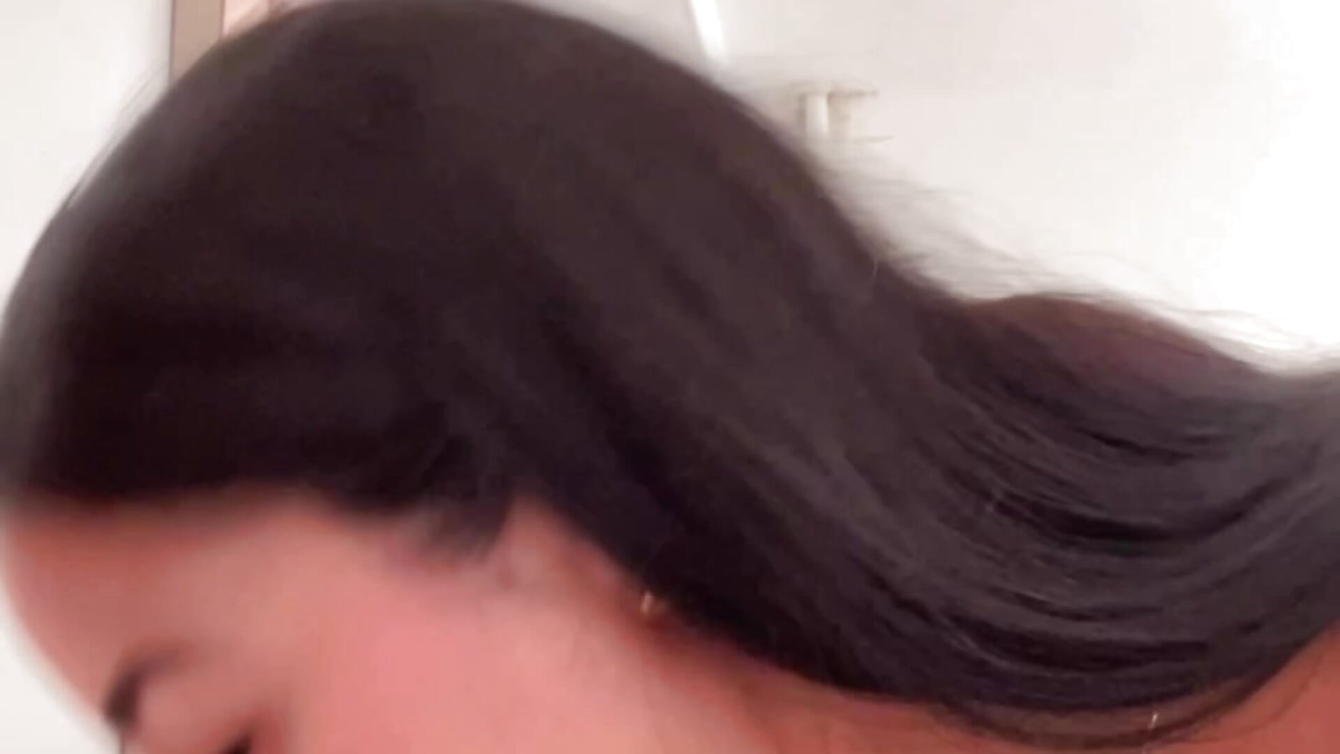 Sucking like a goddess - video by emma_castilloo cam model