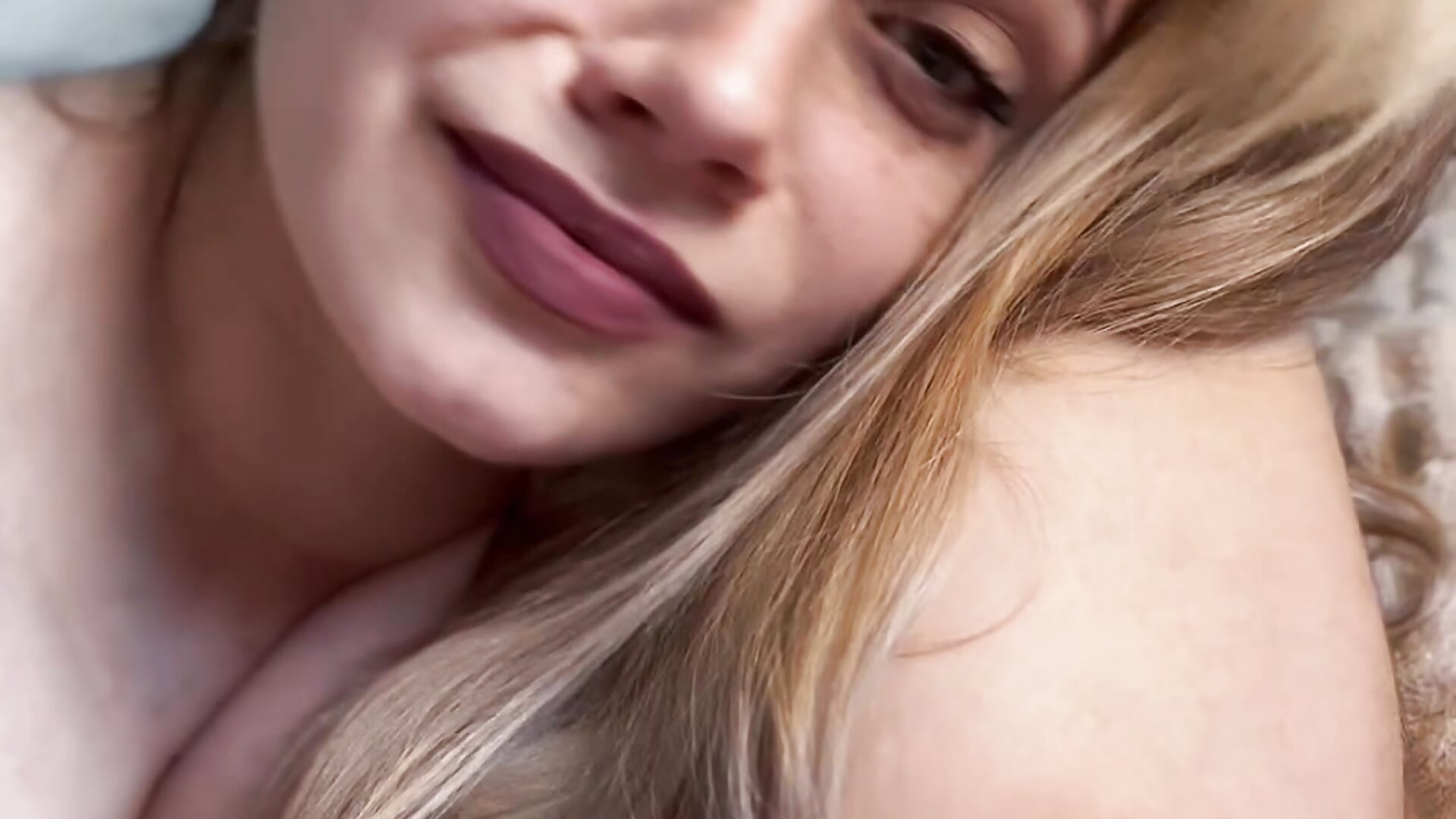 Have a good mood - video by Juuice cam model