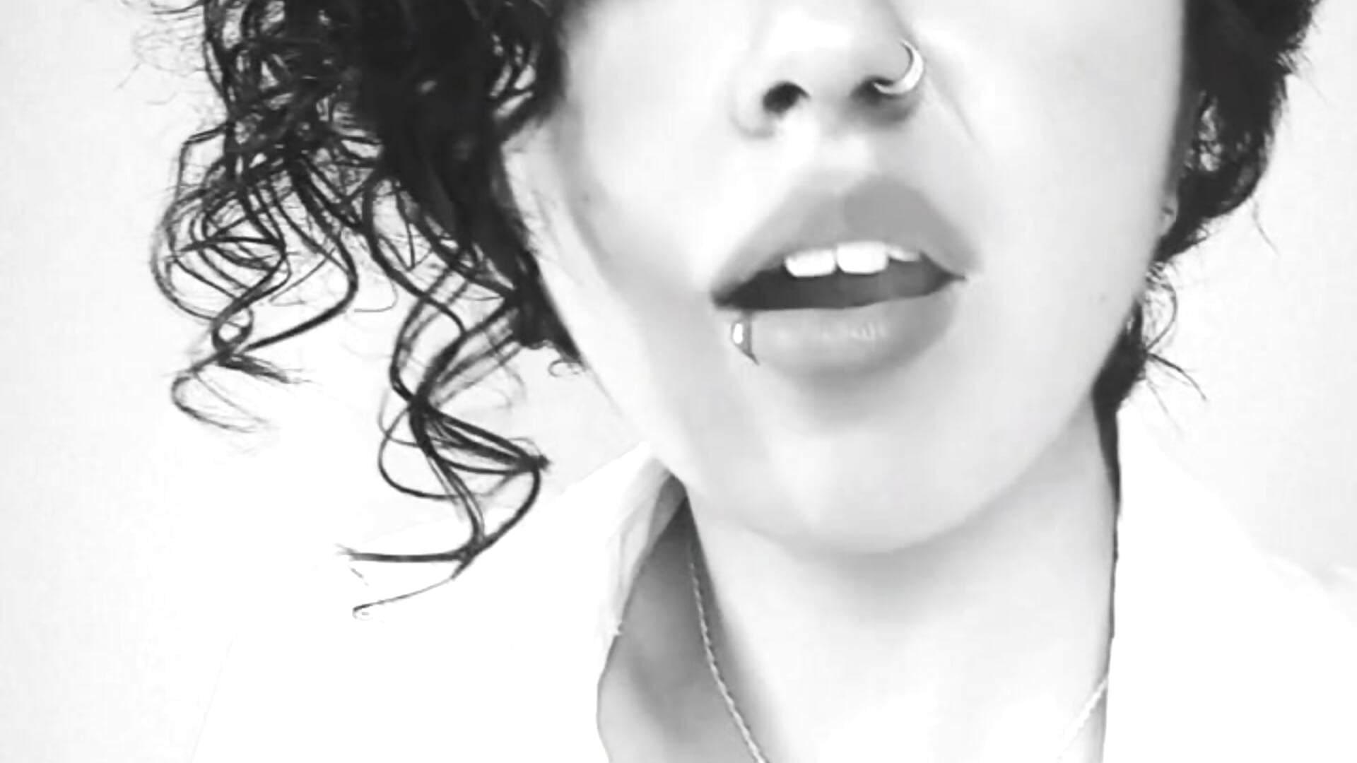 Look me straight in the eyes and melt me ​​while you desire my lips - video by Amareto_ cam model