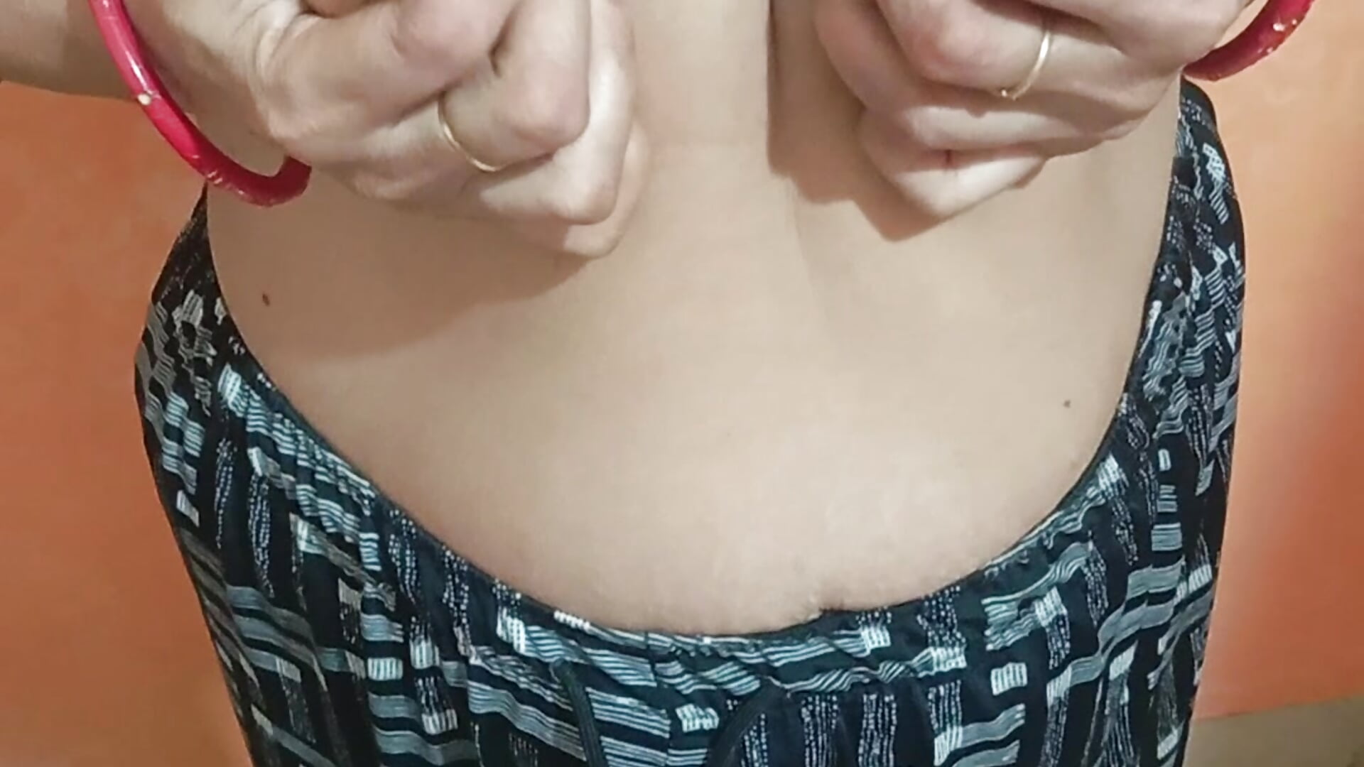 Milky boobs - video by Hot-Shivani cam model