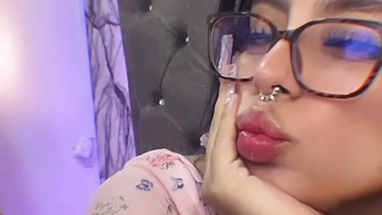 "I would love for you to be right here, with me, to caress you without haste." - video by Andreita_Jones cam model