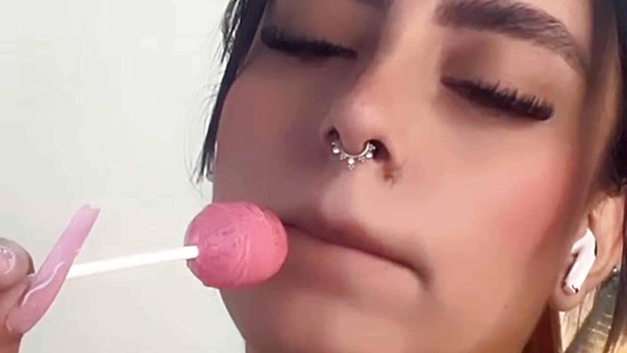I hope you have a great day while you imagine how I would suck your cock. - Video von Andreita_Jones Cam-Model