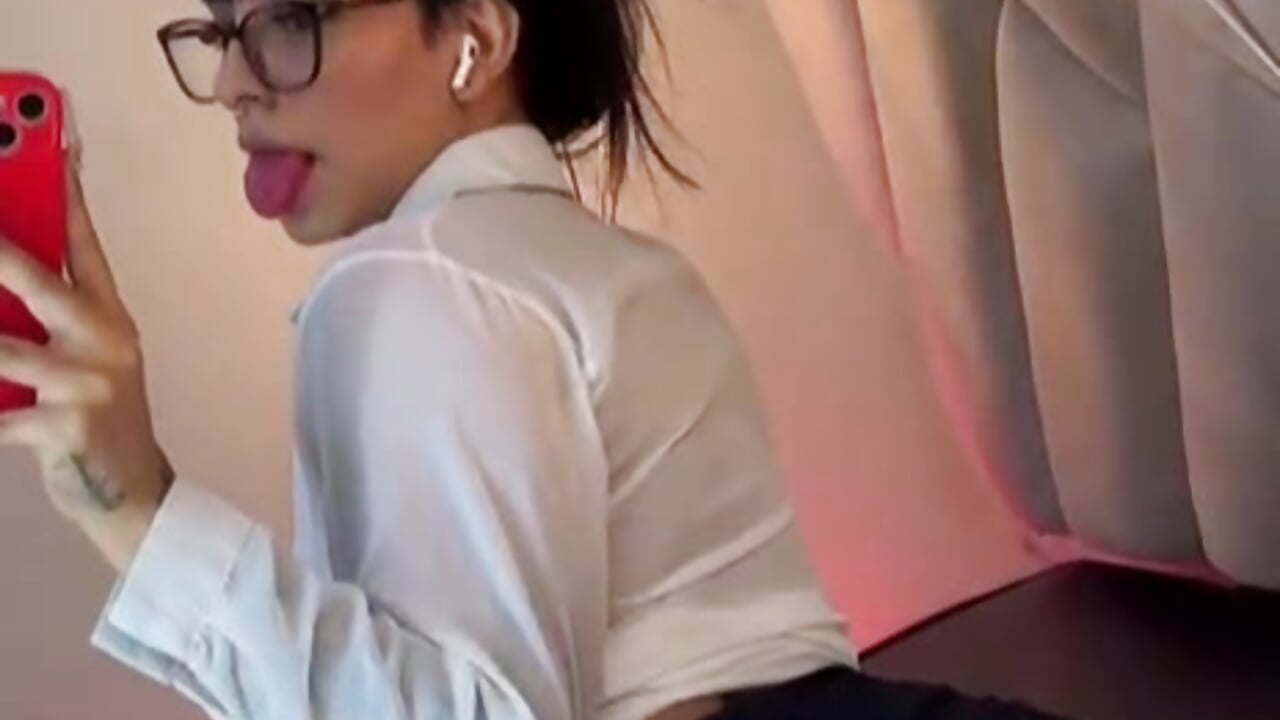 Secretary Andre very obedient – video modela na kameri Andreita_Jones