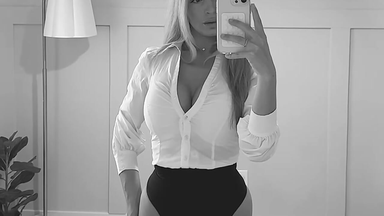 Black & White - video by adrianaslounge cam model