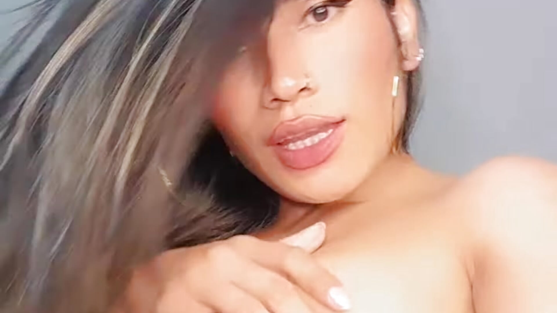 Kiss – video modela na kameri Sweet__giirl