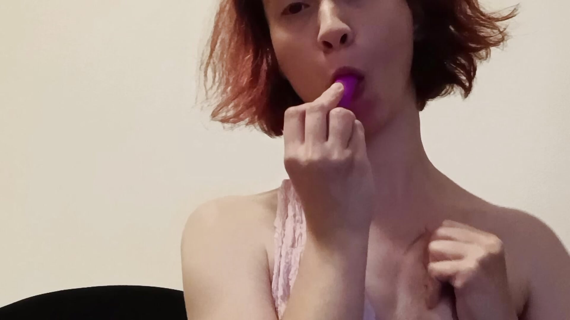 Striptis a dráždění kundičky - video by kaca098 cam model