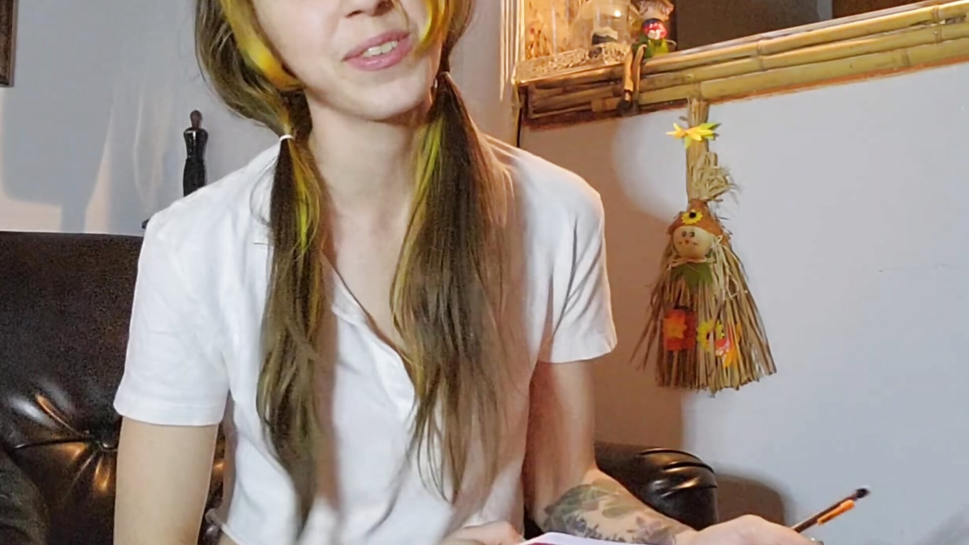 spH Mean Popular Schoolgirl Gives You Alittle Attention - video by Trixyrose cam model