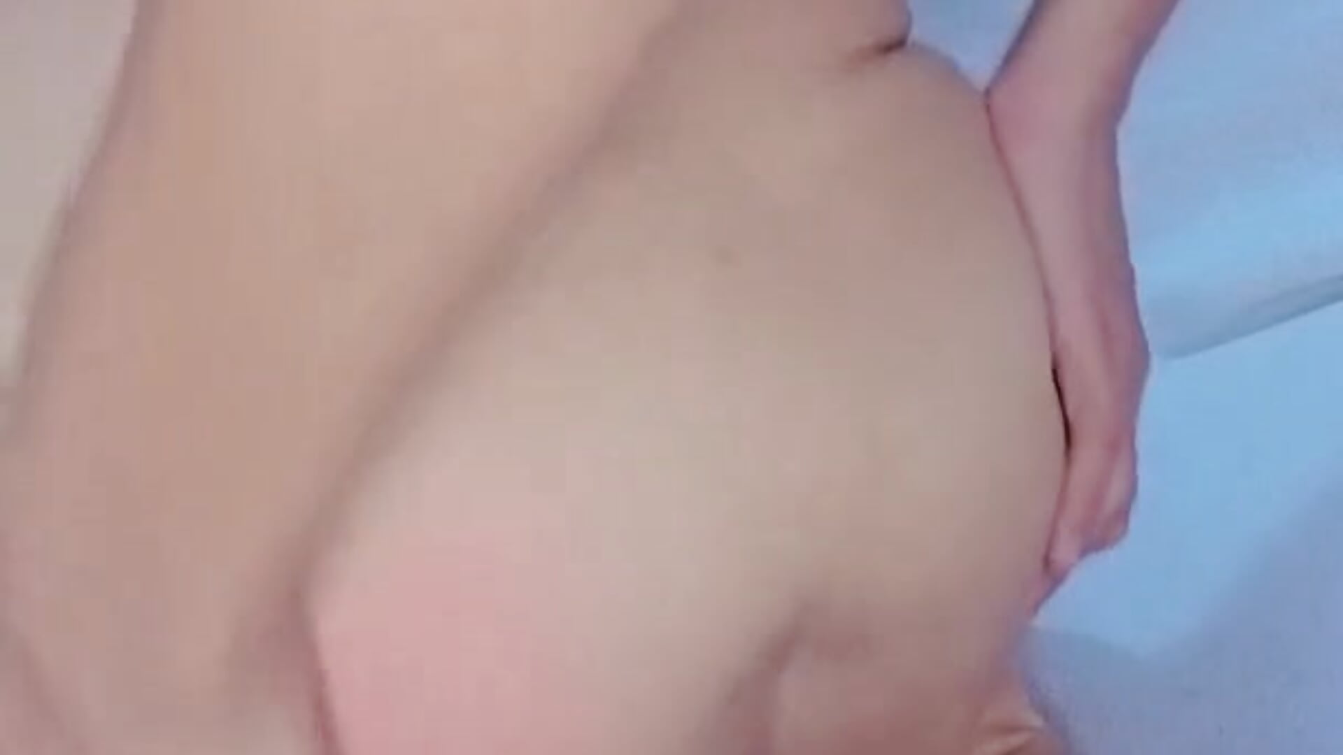 Anal intenso, sentando forte e gemendo alto. Com um big toy.