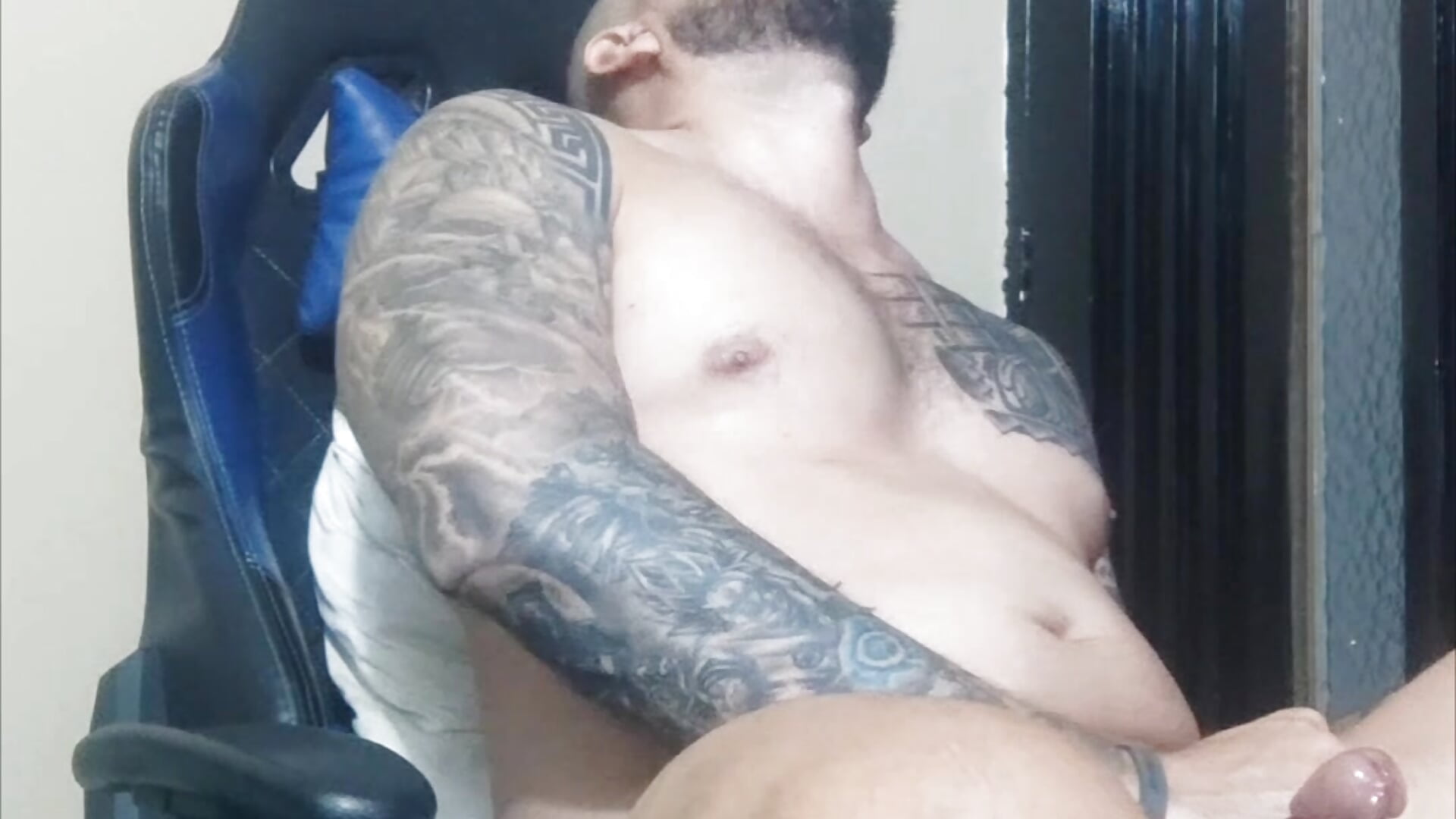 Playing with my lovense and making me moan - video SebaxttianCock kameramallilta