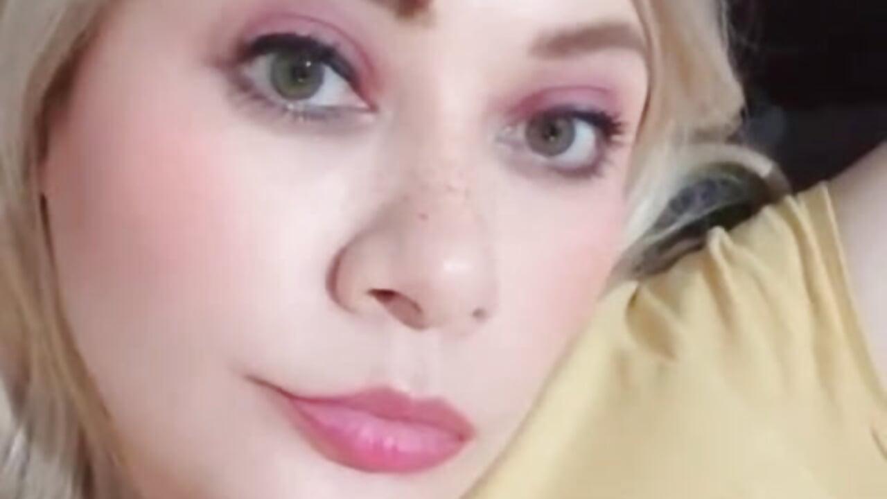 Love me 💖💖💖 - video di ELEINALONDON modella di cam