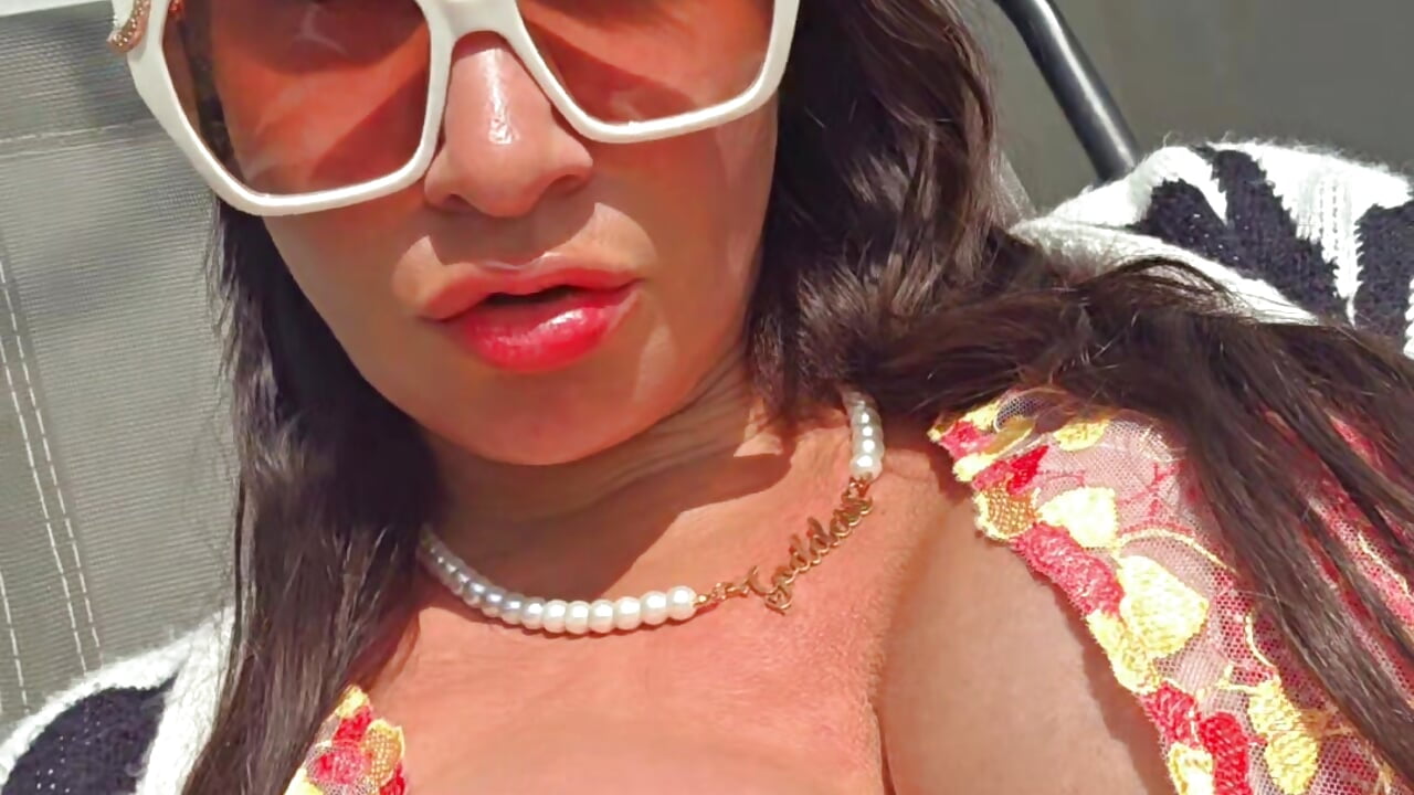 KISSES BOYS 💋 - video by TheGoddessBianca cam model