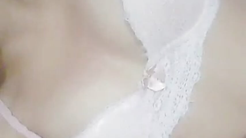 Acariciando meu corpo - video by Maya_Mille0 cam model