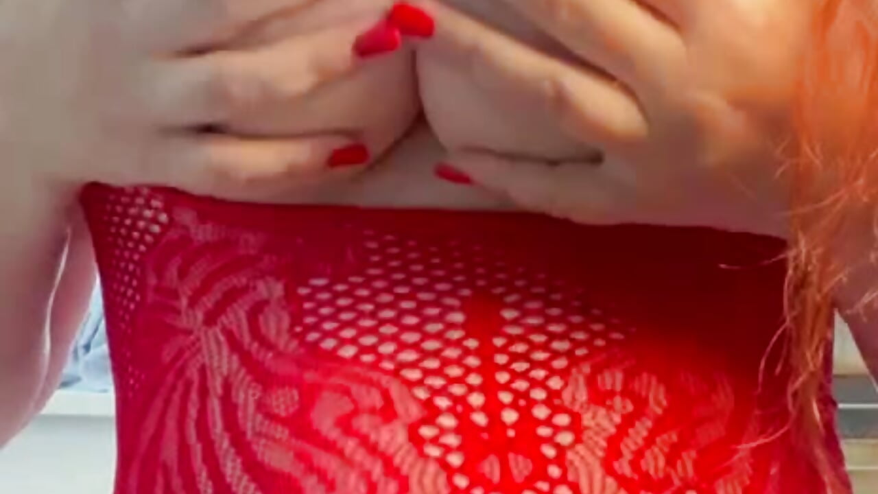 Play with nipples - video od modelky/modela HappyLoved999