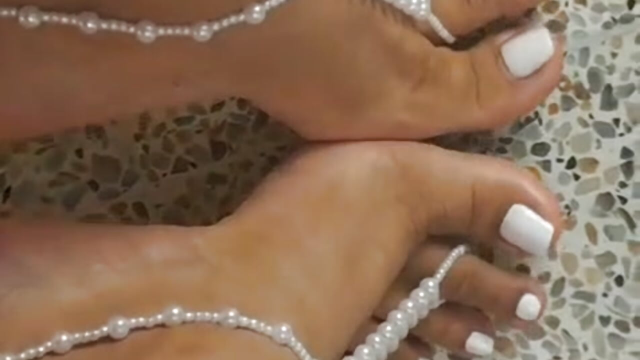 A little of my feet for you and your cock 👣🍆 - vídeo de la modelo de cam samara_smithh