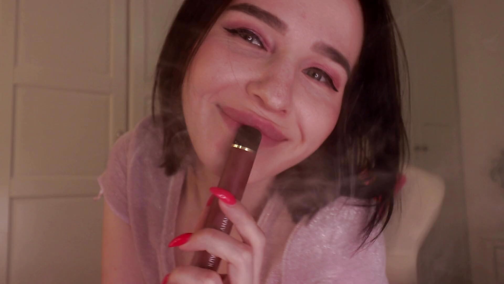 vaping and chill free - video by Emily_Shane cam model