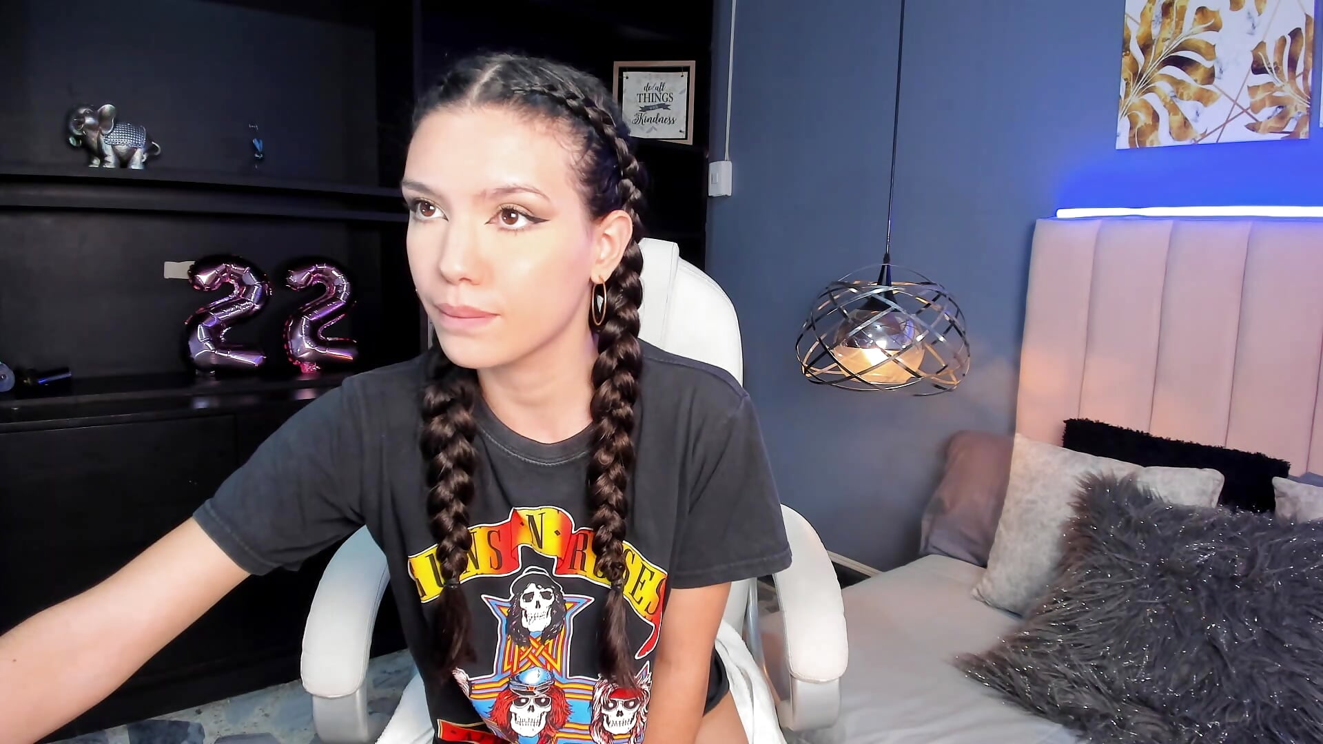 smile - video by Emperatriiz cam model