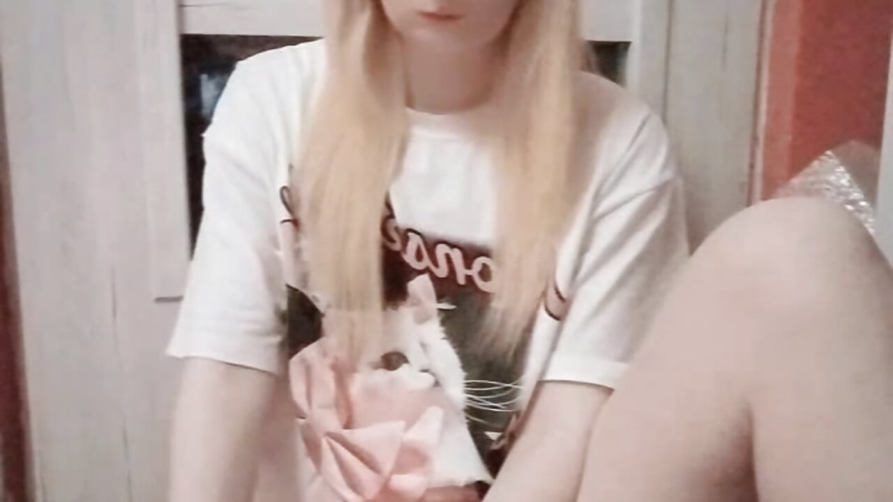 Why I drink energy drinks? - vídeo de la modelo de cam lovely_nekochan