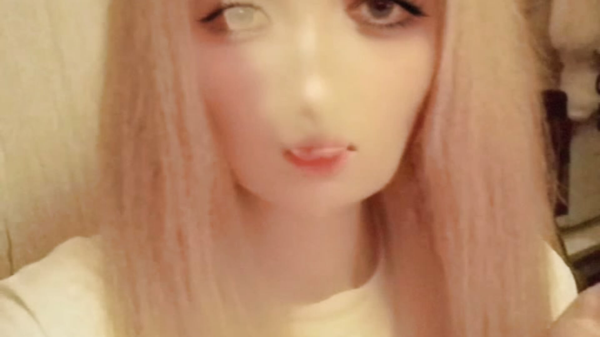 Legs 🩷 Princess like smoking 🚬 - video by lovely_nekochan cam model