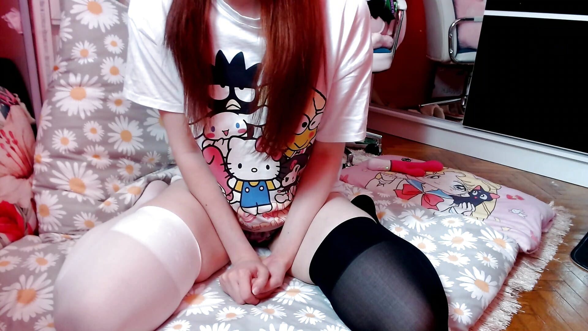 rubbing pussy till wet and sexy asmr with reading viewers comments - video by lovely_nekochan cam model