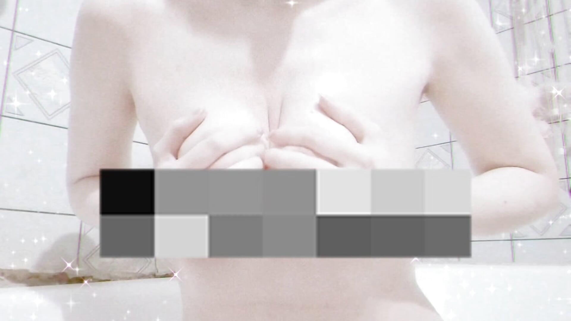 恥ずかしがり屋のネコちゃんが自分の胸(おっぱい) で遊んじゃうよ - video by lovely_nekochan cam model