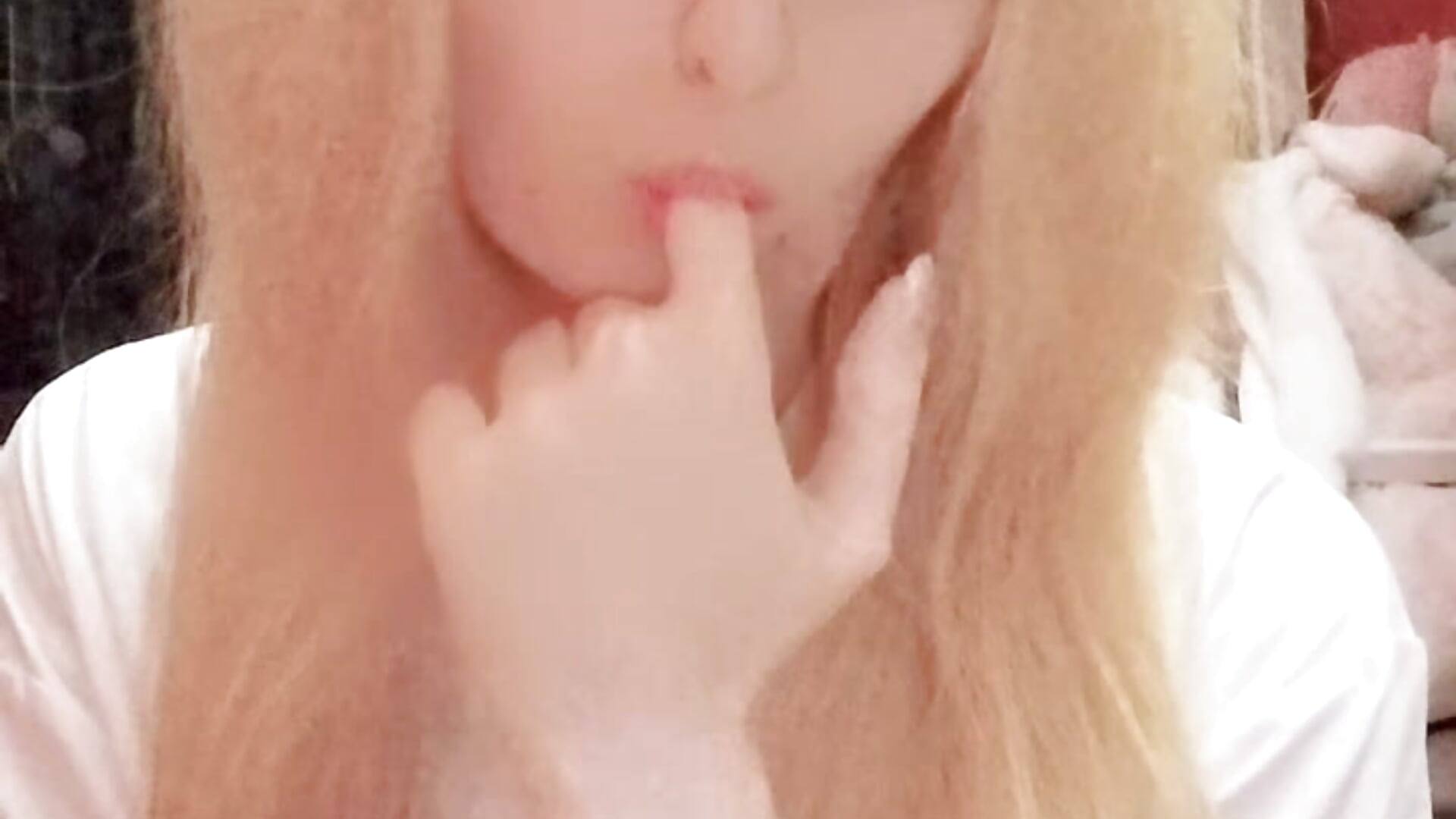 Sexy starting + lick suck finger - video by lovely_nekochan cam model