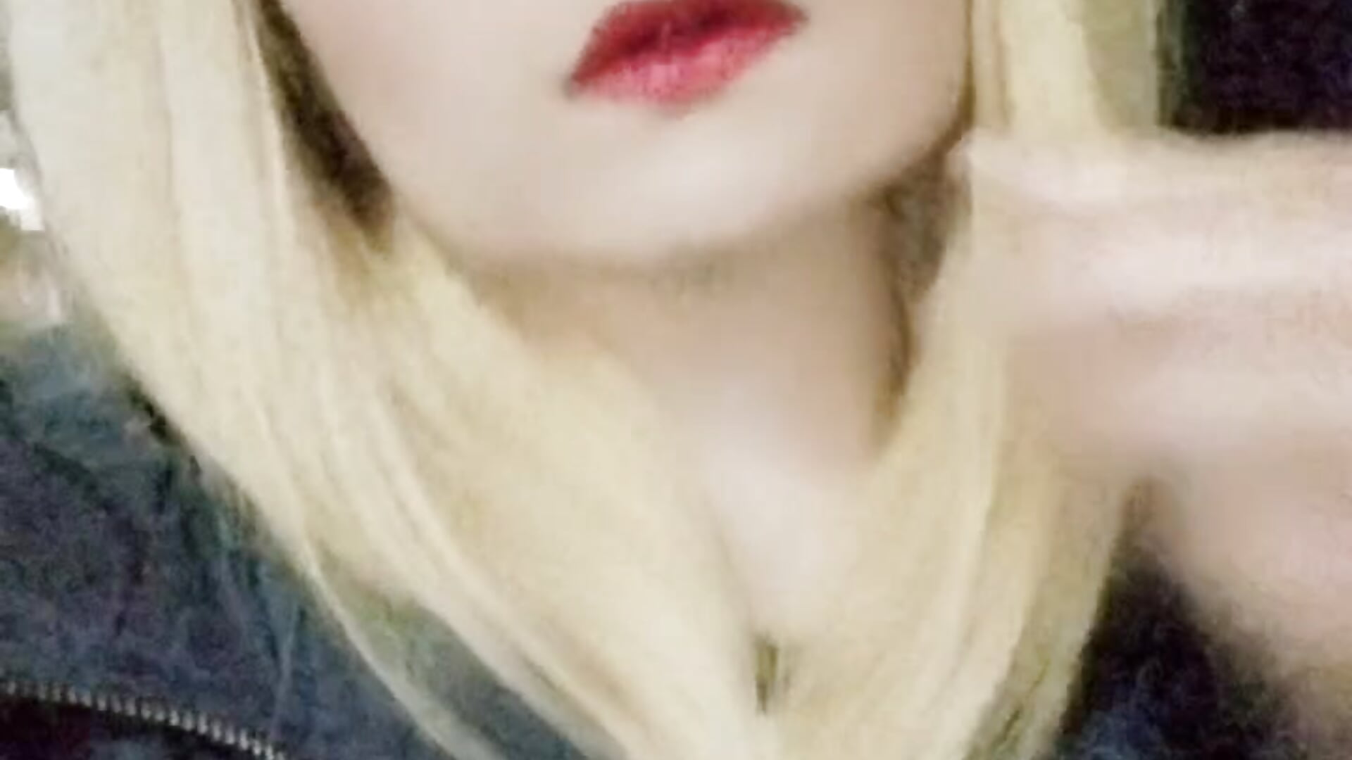 Nekochan walking on outside in night – video od webkamerové modelky lovely_nekochan