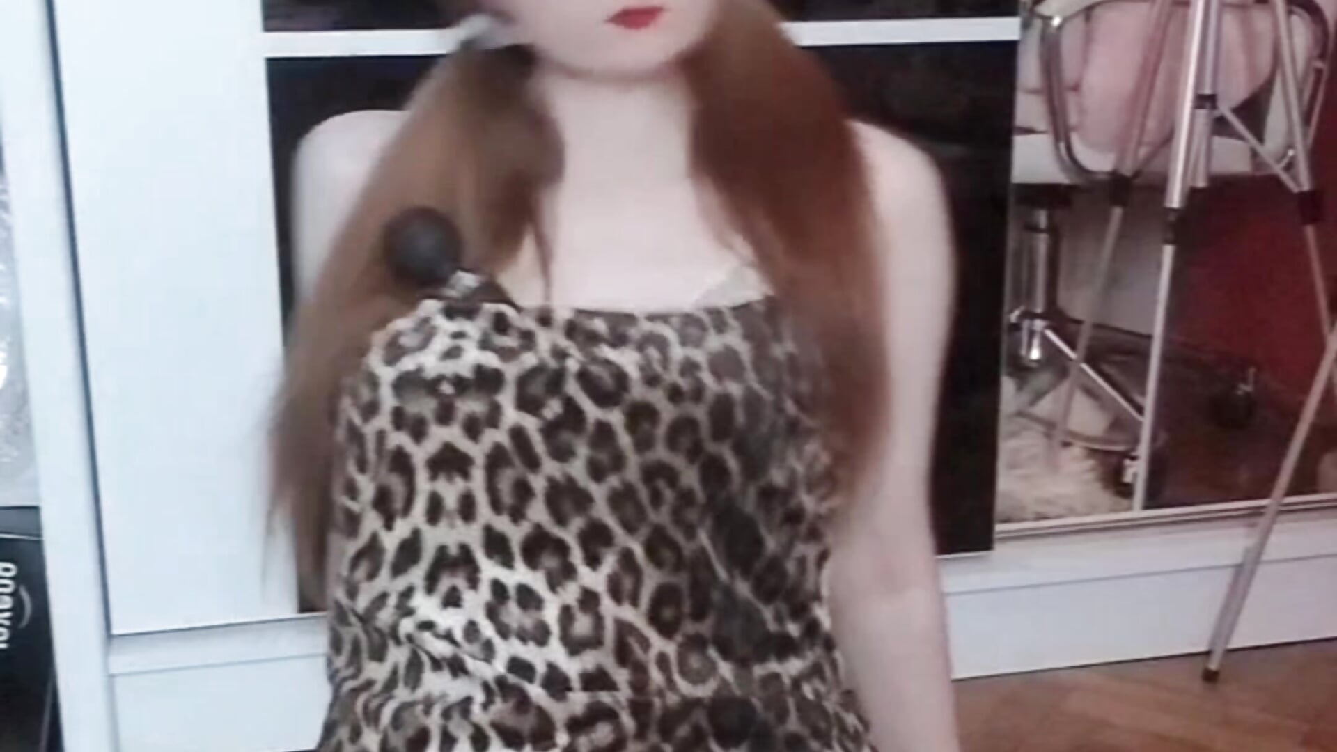 ヒョウ柄のアウトフィットが大好き 🐆 - video by lovely_nekochan cam model
