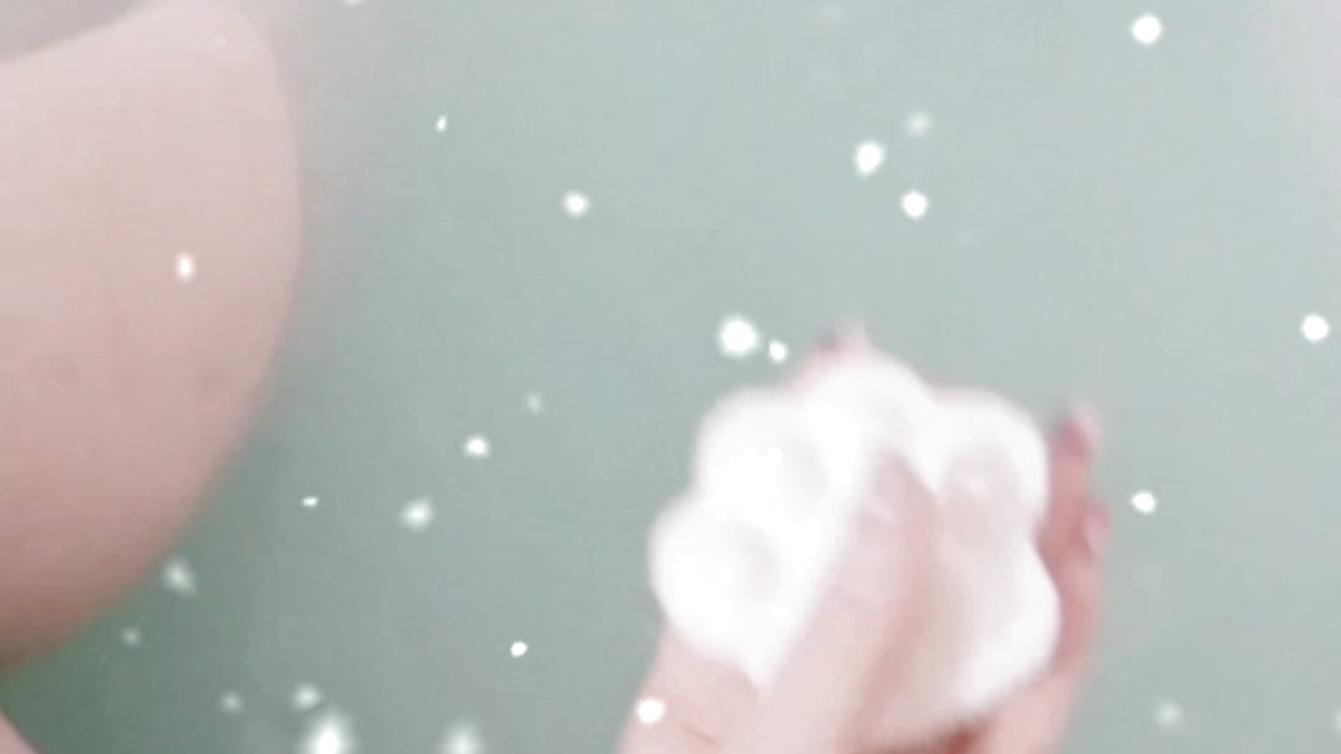 ASMR Nekochan bath with cat paw sparkling cube 😺 - วิดีโอโดย lovely_nekochan โมเดลแคม