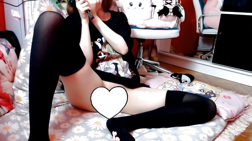 ネコちゃんASMR パンティなしでコメントを読むよ。セクシーな声とかわいい声で…リラックスしてドキドキしてもらいたいの - video by lovely_nekochan cam model