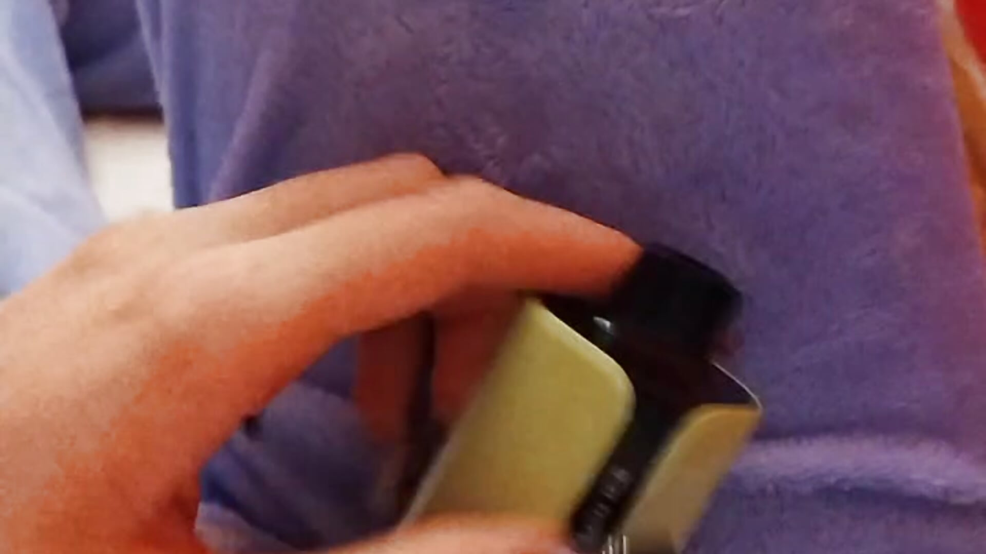 E-cigarette touching ASMR 🖤💚 - video by lovely_nekochan cam model