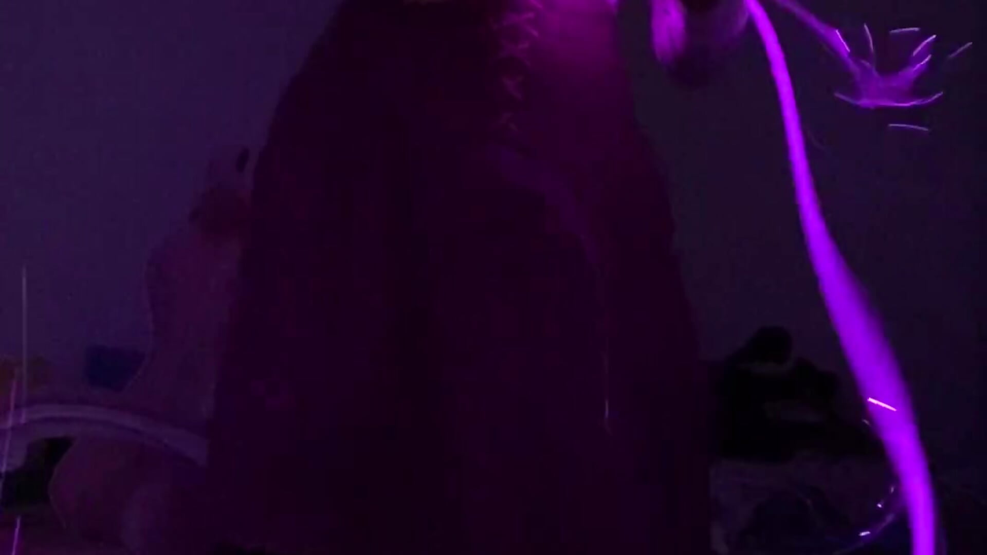 I 'm dancing with a glowing whip in the dark !