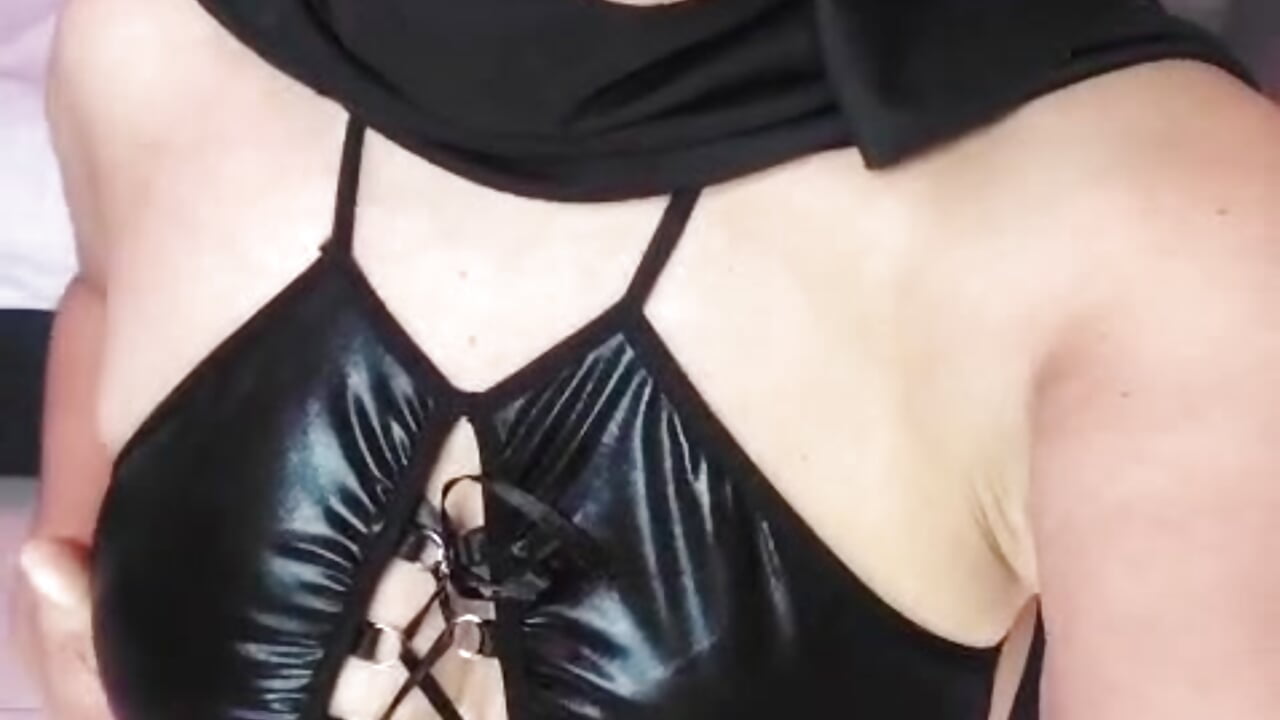 Let's have a moment of pleasure together - video của người mẫu cam Nahid_Jaziri1