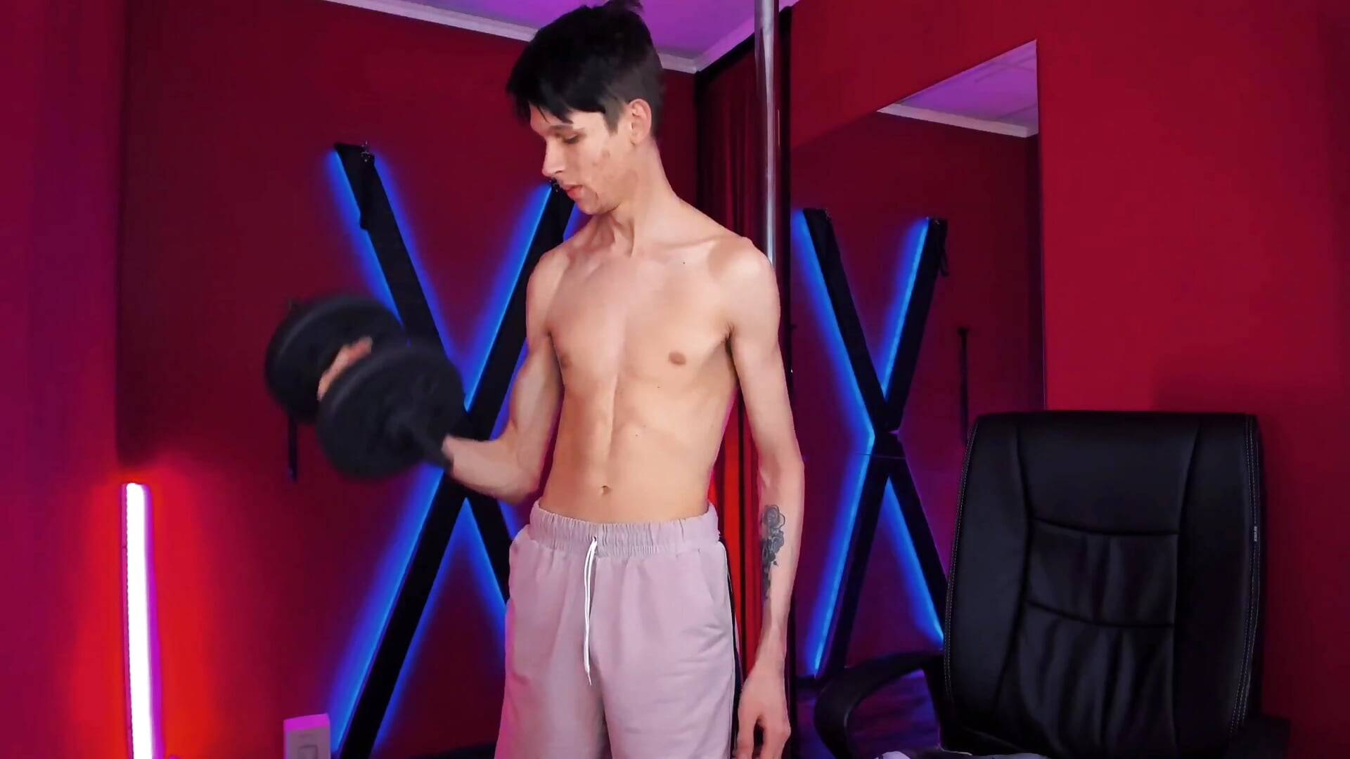 Let's pump up our biceps together💪💪