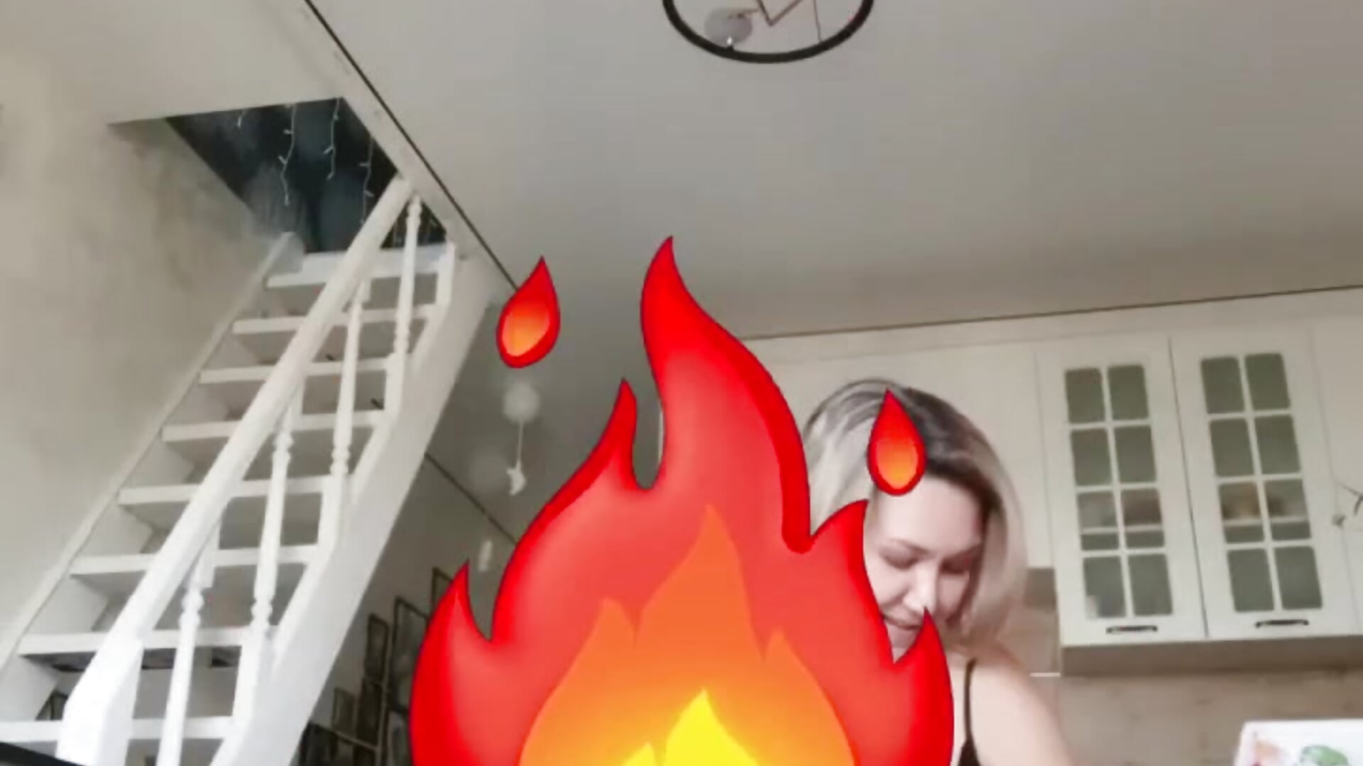 1000004485.mp4– AlisaNelly kameramodell videója