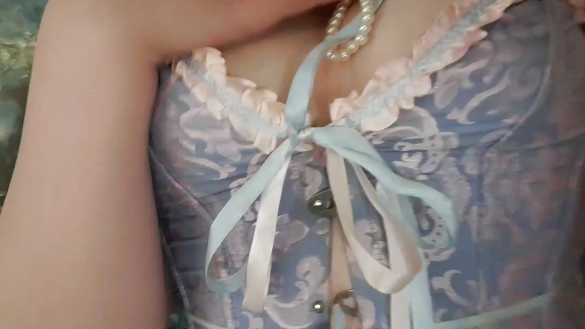 In corset – video af SammyFarrell