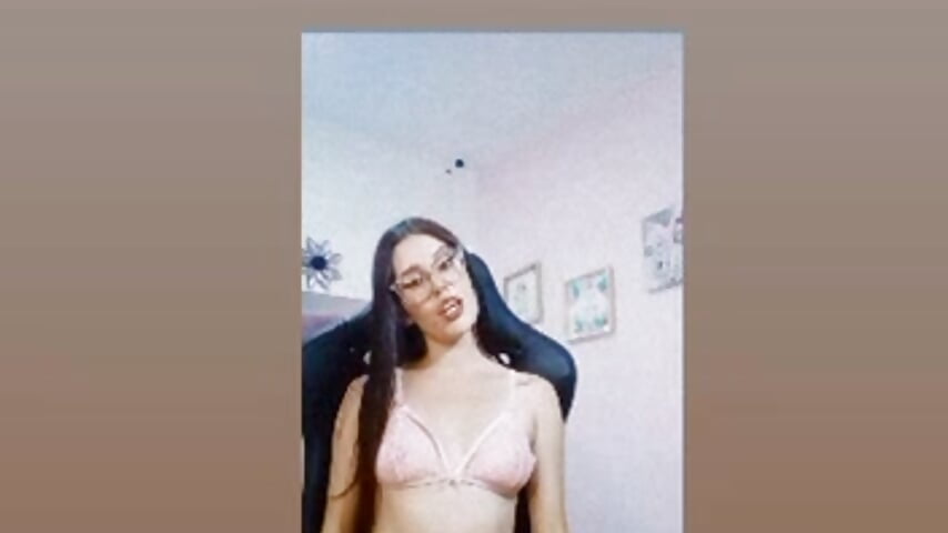 Sexy with my body - video by ParisShayk cam model