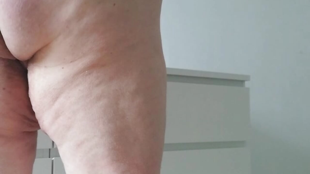 I Shake my fat Body and show my wet Pussy - video by BigBelly_BBW cam model
