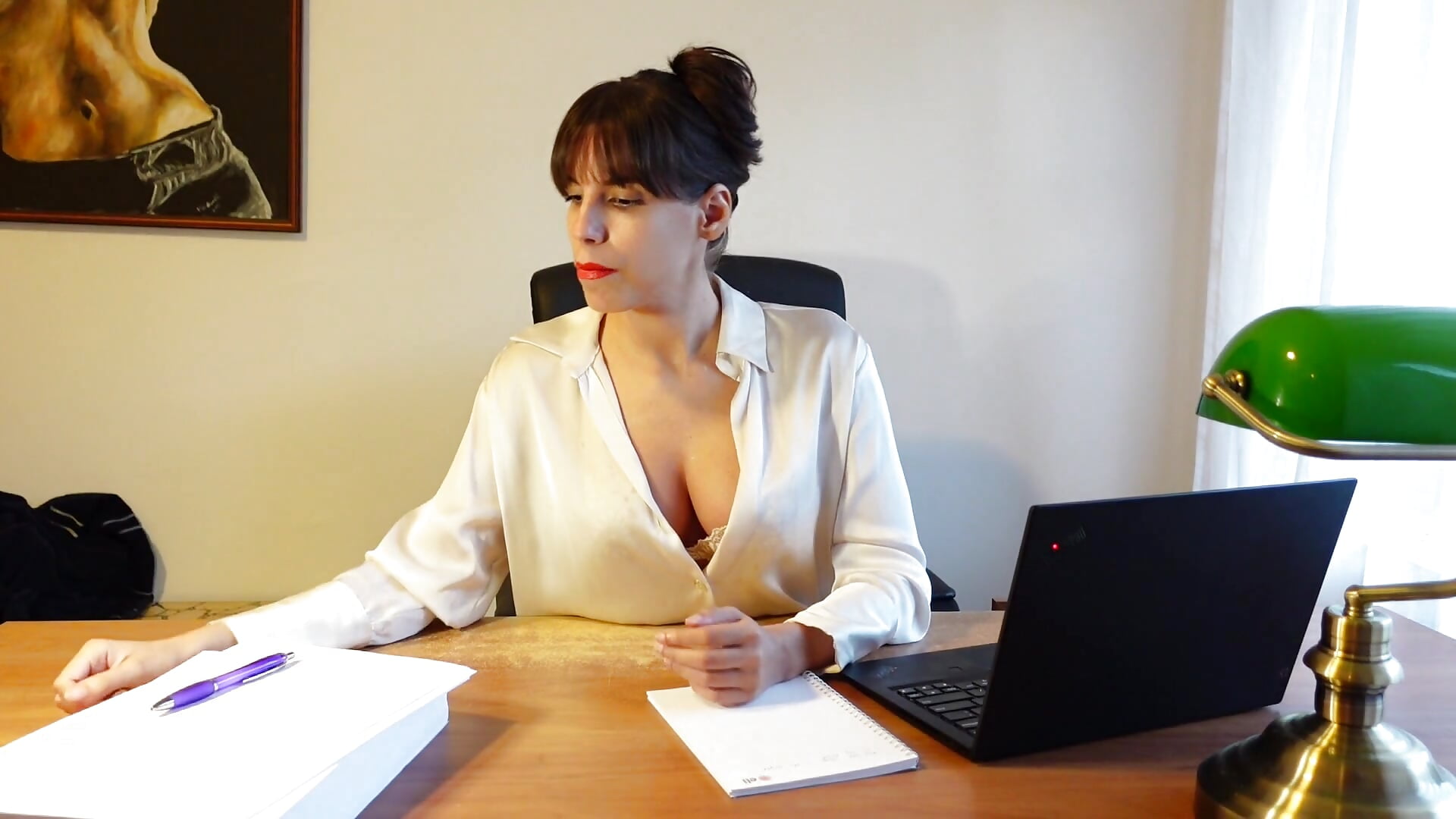 Főnökasszony ellenállhatatlan mellei - video by Lora_Chanel cam model