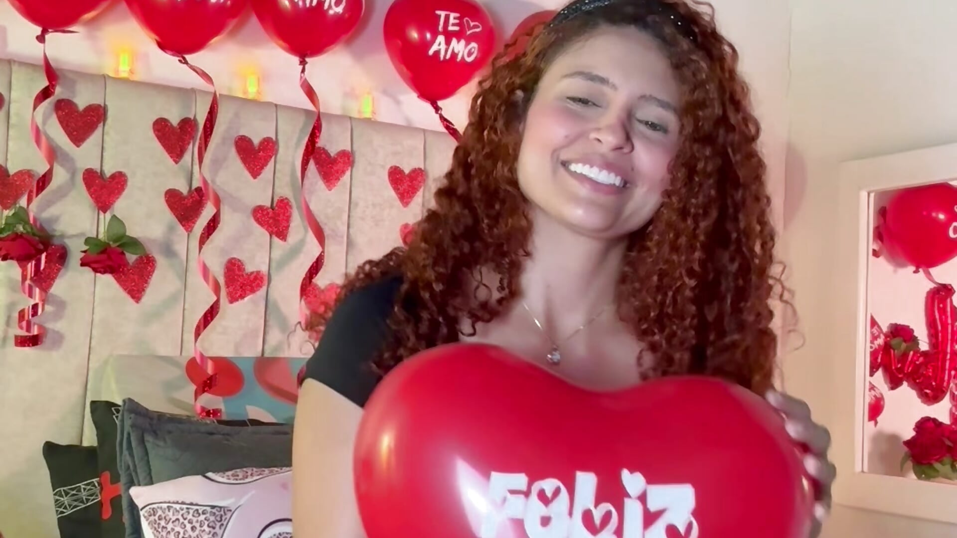 Feliz de compartir con ustedes en esta fecha especial, los espero - vídeo de la modelo de cam patty_m