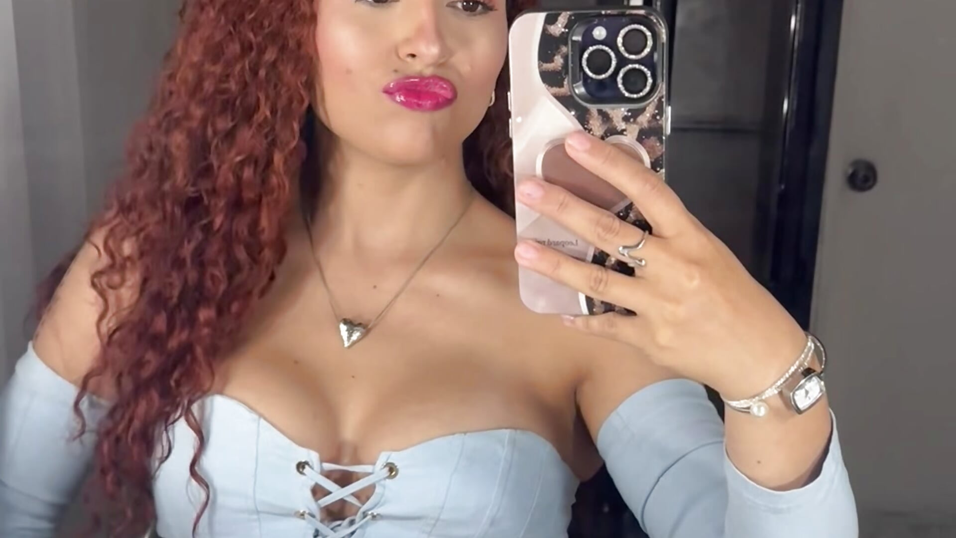 Nos vemos mañana 👋👋🥰🥰😍 — filmik patty_m, modela(-lki) na kamerkach