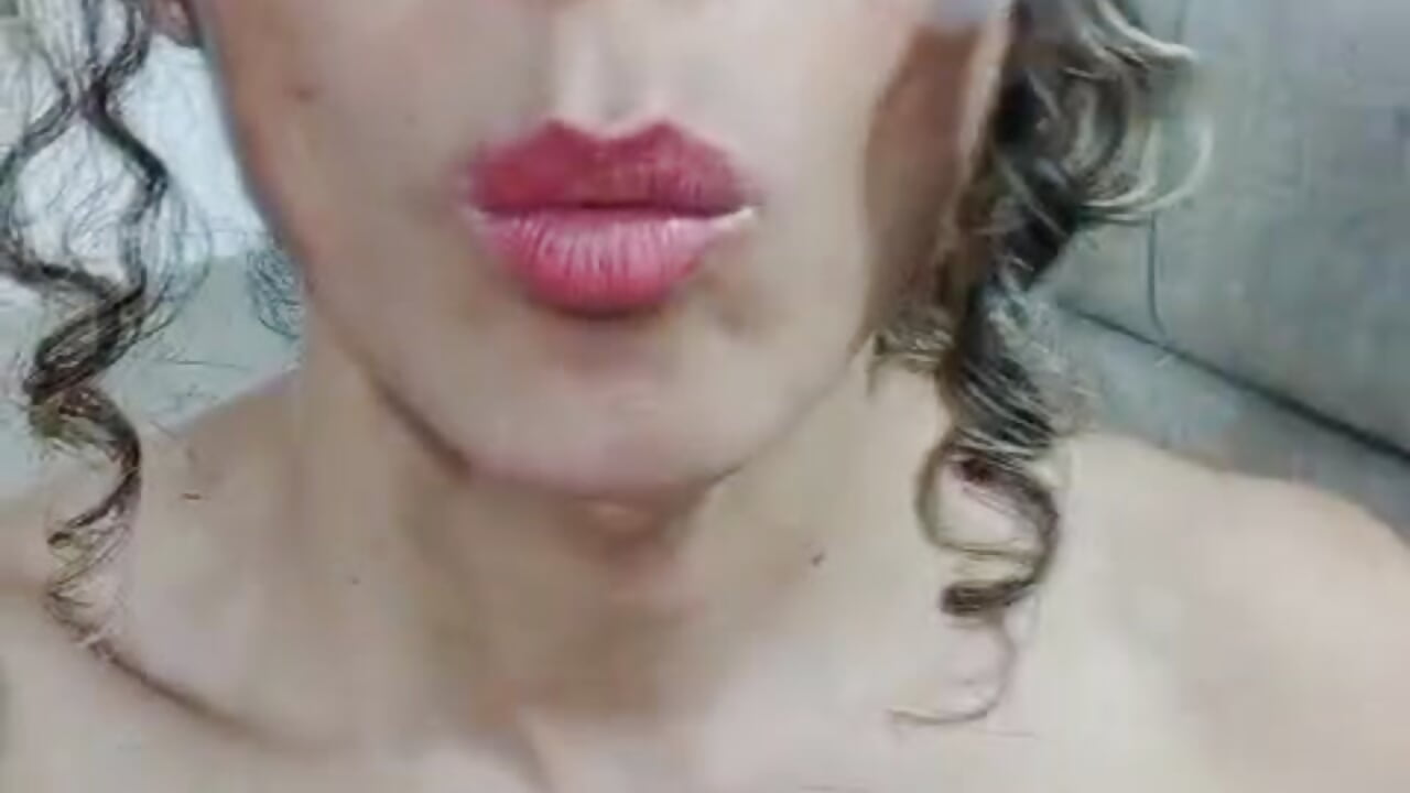 Relax ......smoking❤️❤️❤️❤️ - video by Nadia_Monroe cam model