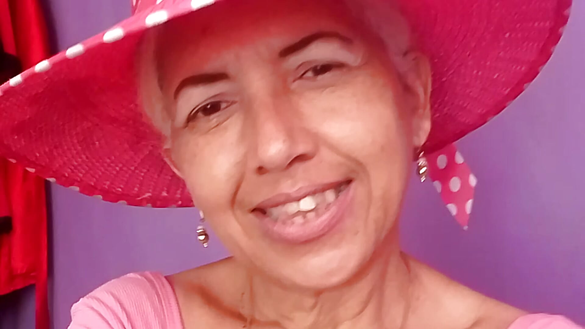 lucia with hat