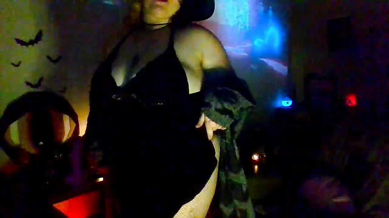 SpookySeasonTease - SweetCrazyKay adlı kamera modelinin videosu