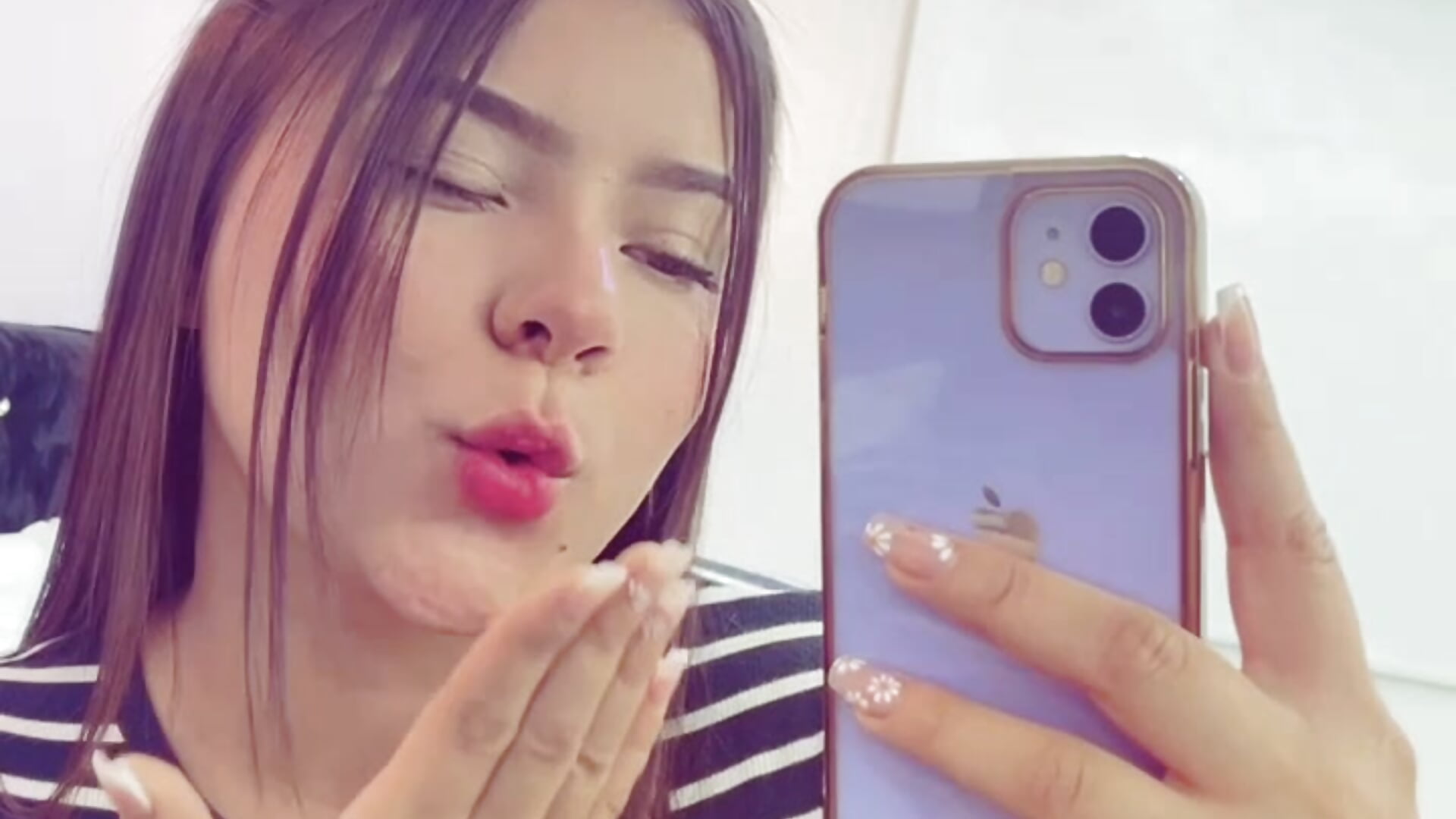 A kiss for you 💋💜 - video av Oriana_Guzman cam-modell