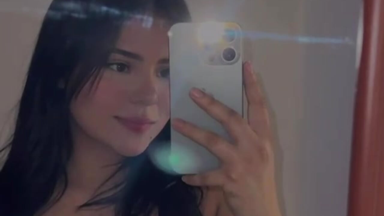 🍒 - video by Oriana_Guzman cam model