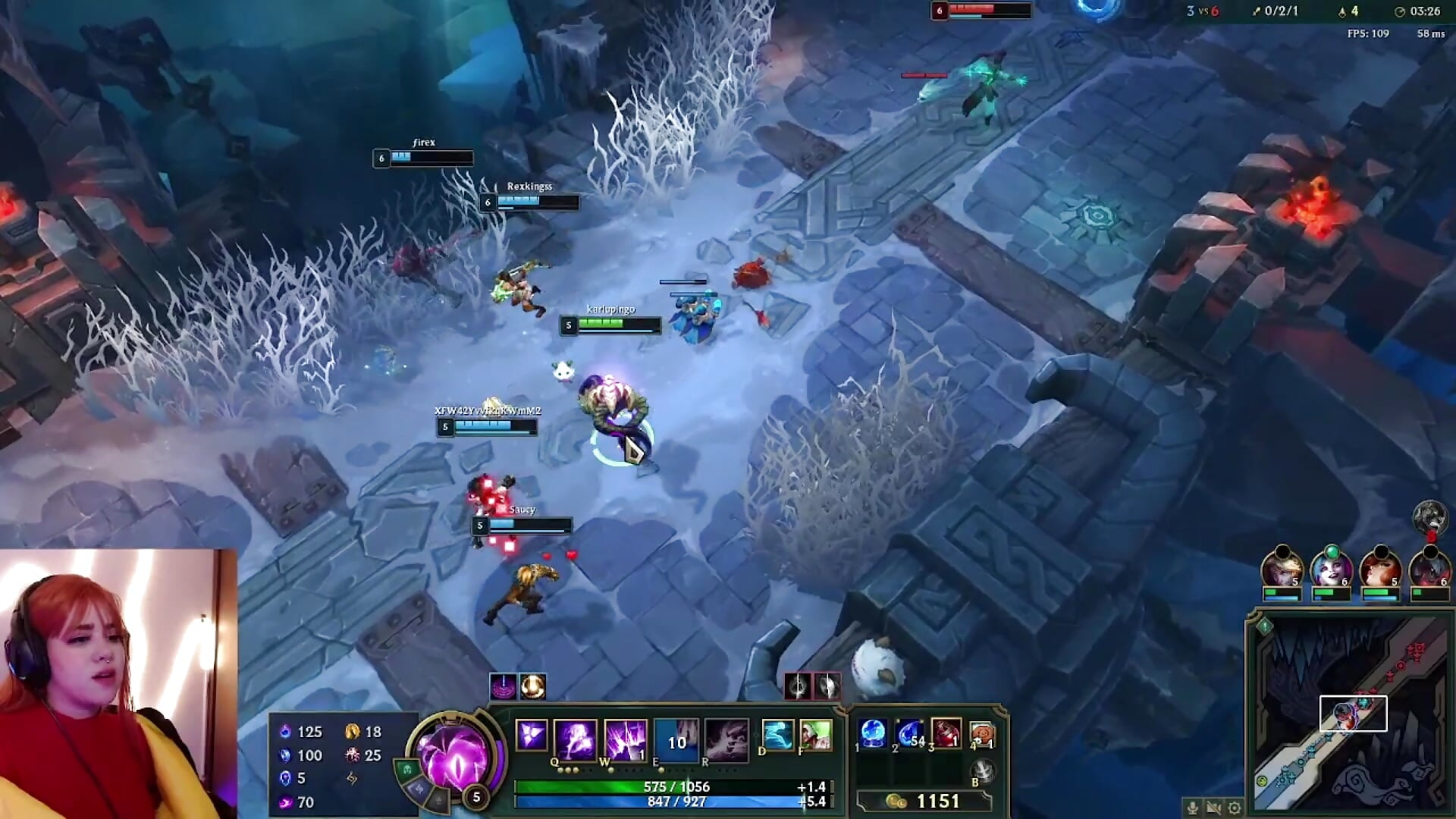 Playing Lol - video di albaismynameX modella di cam