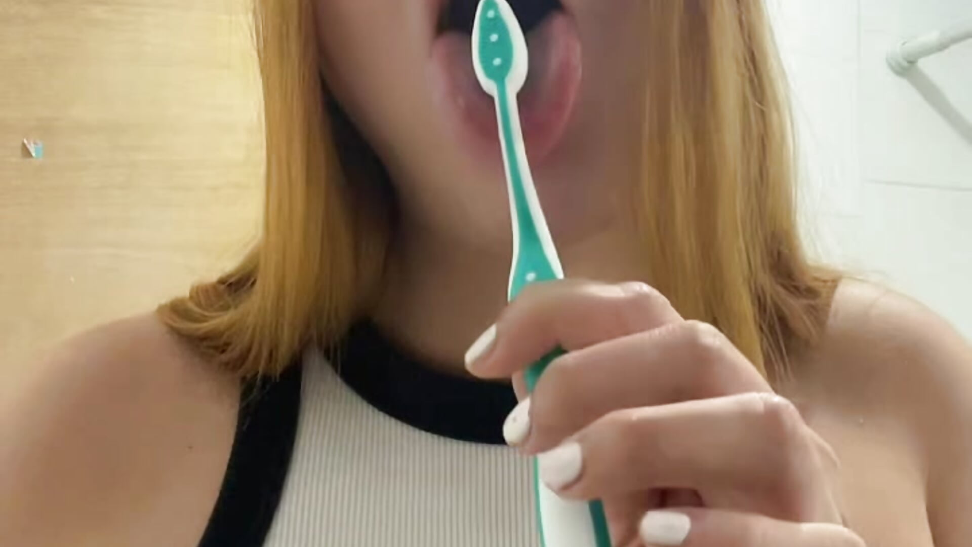 My mouth needs your cock. - video van MirandaRoxx cam-model